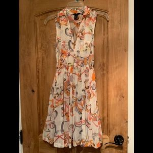 Sleeveless flowy summer dress.